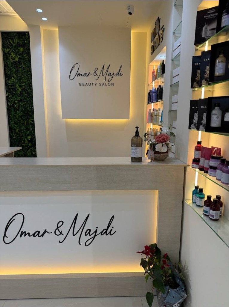 Omar & Majdi salon interior - أجواء الصالون